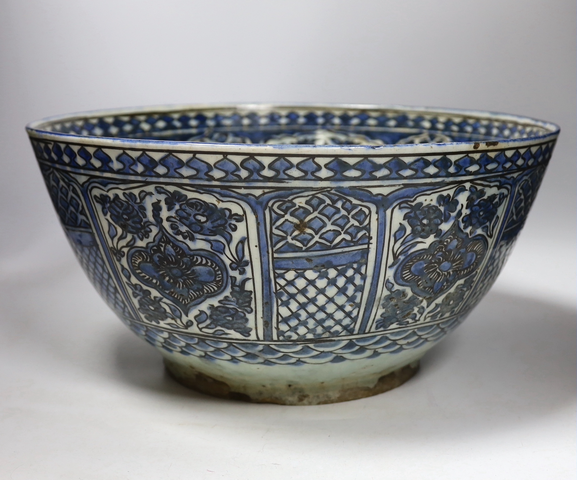 A large Persian underglaze blue and black fritware bowl, Safavid, 17th/18th century